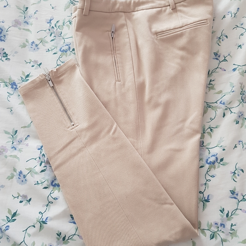 Woman's beige pant size 2